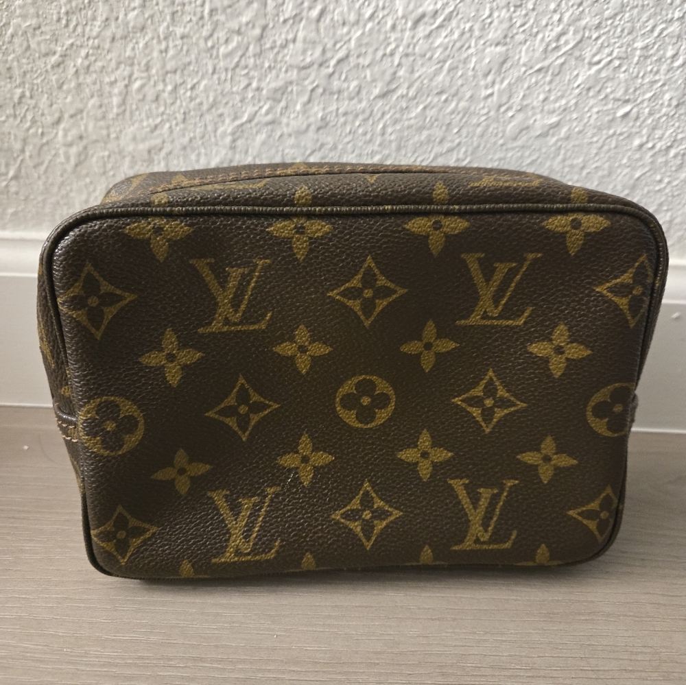 Louis Vuitton Trousse 18